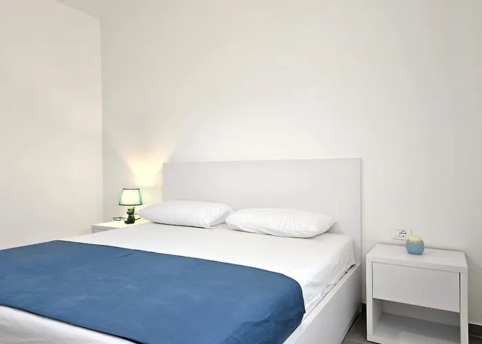 Apartman In - 003 - Happy